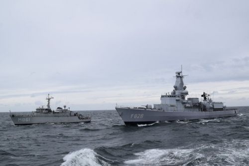 Fregata HNLMS Van Speijk (F828) i niszczyciel min HNLMS Urk (M861) / Zdjęcie: Koninklijke Marine