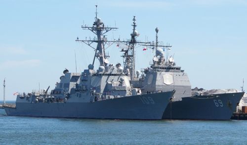 Projekt budżetu US Navy na 2022 zakłada zakup 3 niszczycieli typu Arleigh Burke i wycofanie 5 krążowników typu Ticonderoga / Zdjęcie: Maciej Hypś