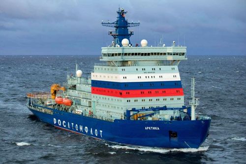 Lodołamacz z napędem atomowym projektu 22220 Arktika w okresie noworocznym rozpoczął pracę na Północnym Szlaku Morskim, prowadząc konwój statków z portów północnych do Czukotki / Zdjęcie: OSK