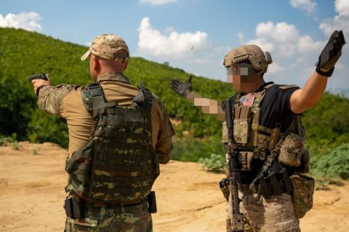 Żołnierze Zielonych Beretów z 10. Grupy Sił Specjalnych mają za sobą ćwiczenia z albańskimi siłami specjalnymi. Wspólne szkolenia z komandosami albańskiego Batalioni i Operacioneve Speciale (Batalionu Operacji Specjalnych) przeprowadzone na poligonach w Albanii w lipcu 2021 miały na celu zwiększenie ich interoperacyjności / Zdjęcie: U.S. Marine Corps – 
