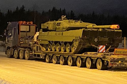 Masa ciężarówki z naczepą, na której przewożono Leoparda 2A7+ przekraczała limit masy aż o 15 t / Zdjęcie: Statens vegvesen