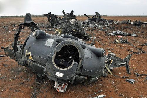 Rozbity w Syrii śmigłowiec MH-60M został dodatkowo zniszczony przez członków załogi i zbombardowany przez samolot F-16, by ważne podzespoły nie wpadły w niepowołane ręce / Zdjęcie: Twitter