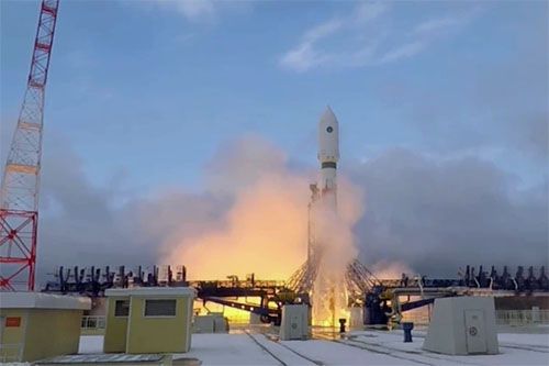 Rakieta nośna Sojuz-2.1a z blokiem przyspieszającym Friegat-M i satelitą wojskowym startuje z kosmodromu w Plesiecku, 5 lutego 2022, 10:00 czasu moskiewskiego / Zdjęcie: MO FR