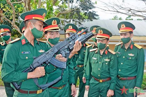 Szkolenie z obsługi karabinków STV-125 dla oficerów armii wietnamskiej / Zdjęcie: Twitter – VietDefense
