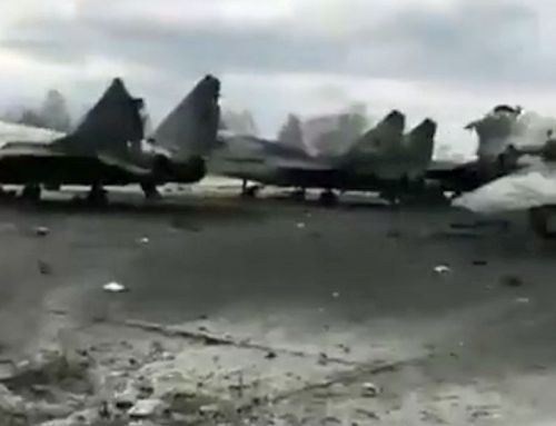 Myśliwce MiG-29 zniszczone podczas rosyjskiego ataku na lotnisko pod Iwano-Frankiwskiem / Zdjęcie: Twitter