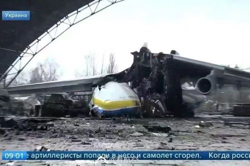Ciężko uszkodzony An-225 Mrija w hangarze na lotnisku Hostomel pod Kijowem / Zdjęcie: Domena publiczna 