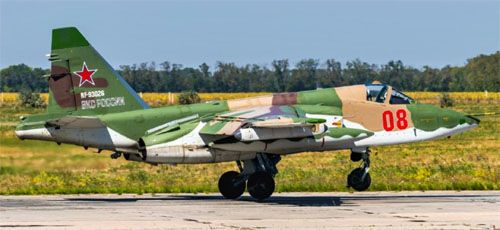 Oryginalne zdjęcie samolotu szturmowego Su-25 zn. rej. RF-93026 rosyjskich WKS, które utraciły go 4 marca 2022 w czasie walk na Ukrainie / Zdjęcie: Twitter