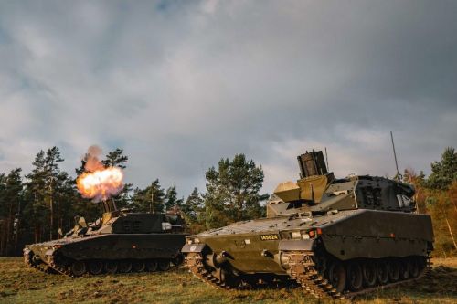 Jednym z wariantów specjalistycznych CV90 są dwulufowe 120-mm moździerze Mjölner (oznaczone Grkpbv90) używane w batalionach zmechanizowanych szwedzkich wojsk lądowych / Zdjęcie: MO Szwecji