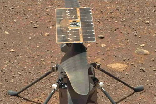 Śmigłowiec Ingenuity na powierzchni Marsa / Zdjęcie: NASA