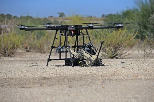 W skład zestawu wchodzi bsl H100 Robo i robot MTGR / Zdjęcie: Heven Drones