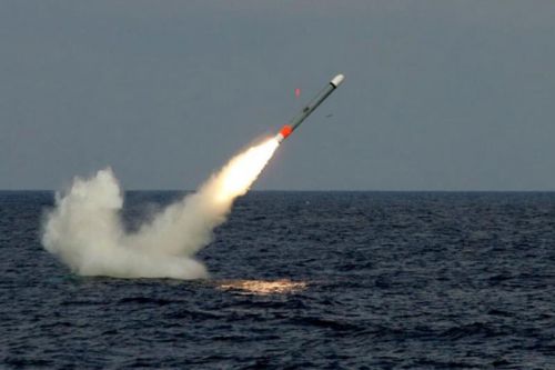 Zawarcie umowy pozwoli utrzymać w służbie Royal Navy pociski manewrujące Tomahawk / Zdjęcie: Raytheon