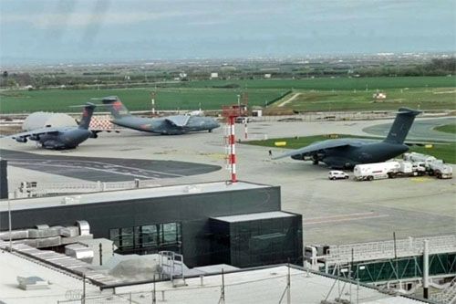 Chińskie samoloty transportowe Y-20 na lotnisku im. Nikoli Tesli w Belgradzie / Zdjęcie: Twitter – autor nieznany