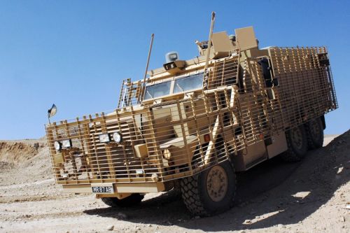 Wśród przekazywanych pojazdów najpewniej znajdą się opancerzone wozy minoodporne Mastiff 6x6, będące brytyjską wersją Cougara 6x6 / Zdjęcie: British Army
