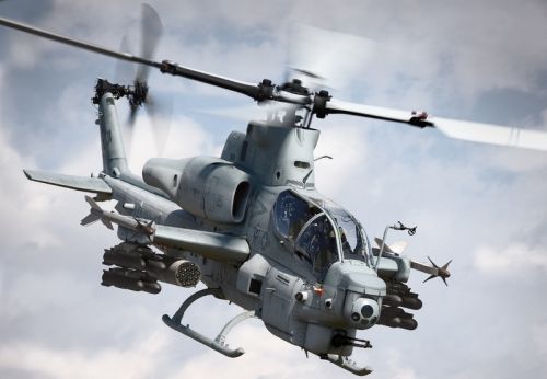 Największym użytkownikiem AH-1Z jest amerykański korpus piechoty morskiej użytkujący 189 śmigłowców tego typu / Zdjęcie: USMC