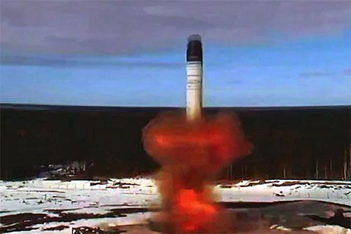 Międzykontynentalna rakieta balistyczna Sarmat startuje do pierwszego lotu testowego, Plesieck, 20 kwietnia 2022 / Zdjęcie: MO FR