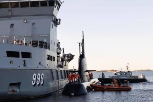 W czasie ćwiczenia szwedzki OP HswMS Uppland przycumował do burty fińskiego okrętu wielozadaniowego Louhi w celu pobrania zapasów i napraw / Zdjęcie: Merivoimat