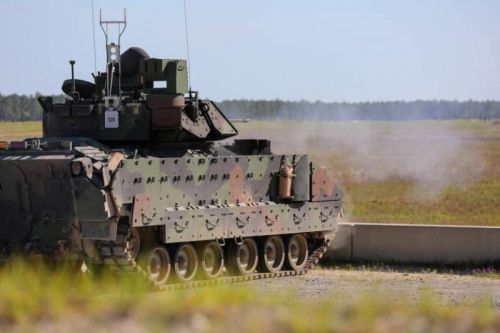 Masa bojowa M2A4 w porównaniu z M2A3 wzrosła o ponad 2000 kg, mimo to pojazd zachował jeszcze potencjał modernizacyjny / Zdjęcie: US Army