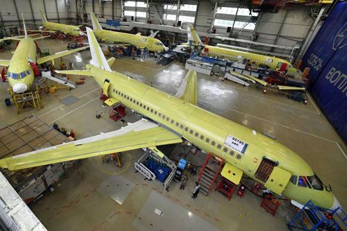 Rostiech planuje, że produkcja samolotów SSJ 100 bez części importowanych będzie możliwa już w 2024 / Zdjęcie: Rostiech
