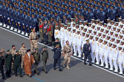 Głównym beneficjentem zwiększonego budżetu obronnego jest Korpus Strażników Rewolucji Islamskiej podlegający bezpośrednio Najwyższemu Przywódcy Ajatollahowi Alemu Chameneiemu / Zdjęcie: Khamenei.ir