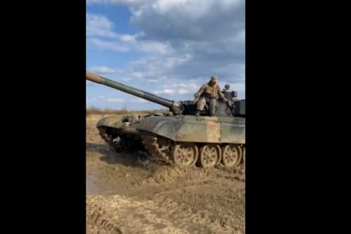 Do tej pory polski przemysł zdążył wyremontować i doposażyć ponad 80 czołgów T-72M1R / Zdjęcie: Twitter – UAWeapons