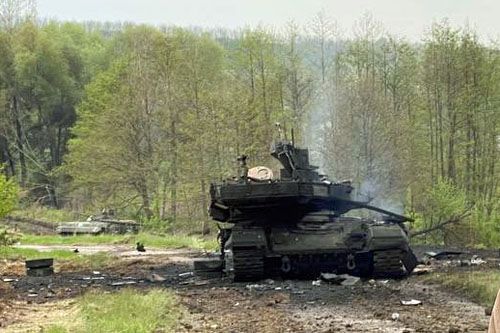Pierwszy utracony w czasie walk na Ukrainie rosyjski czołg podstawowy T-90M / Zdjęcie: Twitter – autor nieznany
