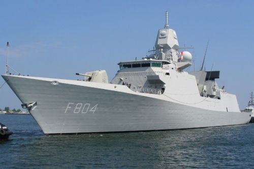 Zr.Ms. De Ruyter jest jednym z dwóch okrętów, które są wyposażane w nowe radary APAR Block 2 i wyrzutnie ESSM Block 2 / Zdjęcie: Maciej Hypś
