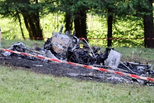Spalony wrak samolotu Jodel D.140, który rozbił się w masywie Belledonne we Francji / Zdjęcie: Twitter – PlanesOfLegends
