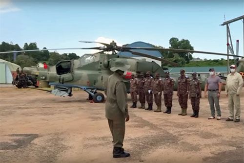 Jeden z trzech śmigłowców Mi-28NE, które można było zobaczyć podczas uroczystości w bazie Entebbe w Ugandzie, 16 czerwca 2022 / Zdjęcie: via stamznow