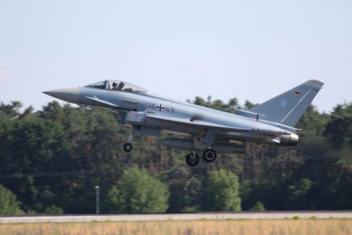 Jedyny wielozadaniowy samolot bojowy prezentowany w powietrzu podczas ILA 2022 to niemiecki Eurofighter