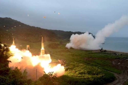 Nowemu dowództwu strategicznemu będą podporządkowane m.in. systemy rakietowe Hyunmoo II (po lewej) i MGM-140 Army Tactical Missile System (po prawej) / Zdjęcie: MO Republiki Korei