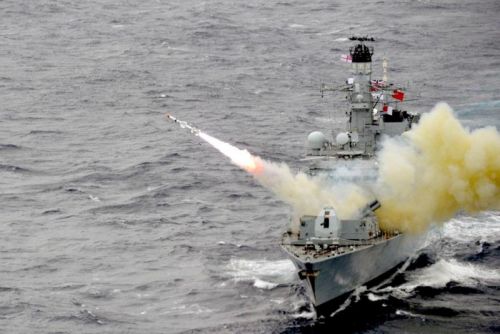 Brytyjczycy nie planują dalszego wydłużania służby pokpr RGM-84 Harpoon, które mają zostać wycofane w 2023 / Zdjęcie: Royal Navy