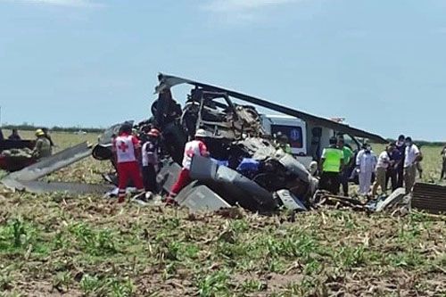 Wrak śmigłowca Sikorsky UH-60M, który rozbił się wczoraj w Meksyku. Znaleziono go w Topolobampo Industrial Zone, w pobliżu autostrady Los Mochis / Zdjęcie: Twitter