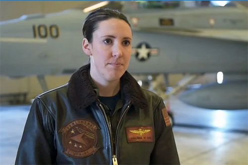 Por. Amanda Lee, pseudonim Stalin, może zacząć latać w głównym składzie US Navy Flight Demonstration Squadron, znanym jako Blue Angels, w sezonie 2023 / Zdjęcie: US Navy