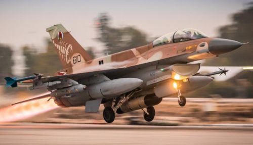 Izraelskie F-16 bardzo często są wykorzystywane do ataków na konwoje z uzbrojeniem, magazyny broni i inne obiekty, które w Syrii są pod kontrolą Sił Ghods i proirańskich milicji szyickich / Zdjęcie: IDF Spokesperson Unit