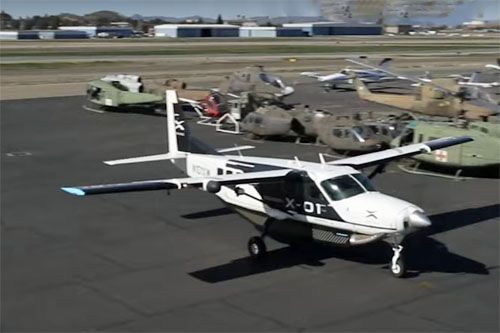 Samolot Cessna 208B Grand Caravan kołuje po pierwszym na świecie w pełni autonomicznym locie towarowym typu gate-to-gate / Zdjęcie: Xwing