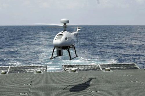 Bezzałogowy śmigłowiec Black Eagle 50 Electric w czasie testów morskich / Zdjęcie: Steadicopter