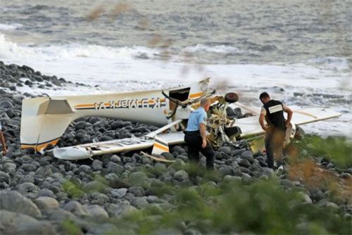 Wrak samolotu ultralekkiego FK-9 Mark VI, który rozbił się wczoraj na wyspie Reunion na Oceanie Indyjskim / Zdjęcie: Twitter – section aérienne de la gendarmerie