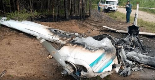 Na zdjęciu wraku z przodu widać, że śmigło rozbitego samolotu nie obracało się w czasie zderzenia z ziemią / Zdjęcie: Służba prasowa Północno-zachodniej Prokuratury transportowej