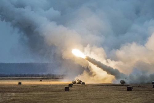 Najważniejszym elementem kolejnego pakietu wsparcia dla Ukrainy są dostawy amunicji artyleryjskiej i rakietowej / Zdjęcie: Twitter