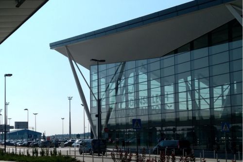 Obecnie z Gdańska realizowanych jest 89 połączeń regularnych, do 22 krajów w Europie, na 72 lotniska, w tym do 6 miast w Polsce, przez 10 linii lotniczych / Zdjęcie: Port lotniczy Gdańsk