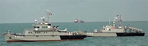 Równocześnie z katamaranem rakietowym Shahid Soleimani do składu irańskiej marynarki włączono mały kuter rakietowy Shahid Rouhi i wyremontowany kuter rakietowy Shahid Dara / Zdjęcie: Tasnim