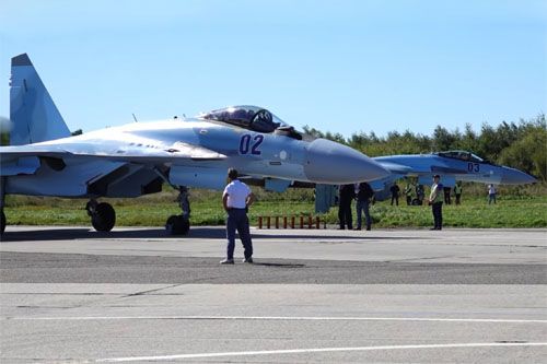 Dwa z trzech dostarczonych 9 września 2022 myśliwców wielozadaniowych Su-35S / Zdjęcie: OAK