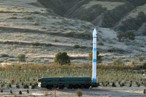Mobilna wyrzutnia z rakietą nośną KZ-1A na chwilę przed jej startem / Zdjęcie via CCTV