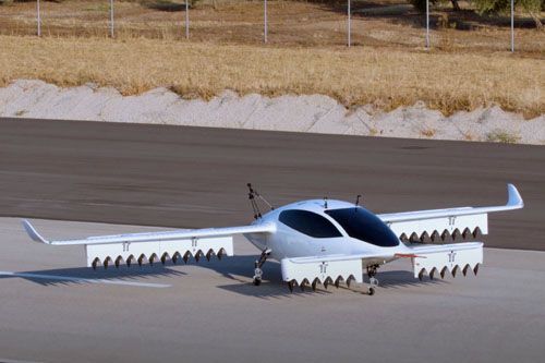 Pod koniec września monachijski Lilium ogłosił, że prototyp samolotu eVTOL Lilium Jet po raz pierwszy zademonstrował przejście z lotu pionowego do poziomego i odwrotnie. Pojazd zachował się dokładnie zgodnie z wcześniejszymi symulacjami cyfrowymi / Zdjęcie: Lilium