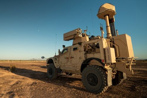 Połączenie radaru, efektorów, systemu dowodzenia i systemu walki elektronicznej pozwoli zbudować US Army kompleksowy system LIDS do zwalczania bezzałogowców / Zdjęcie: Raytheon