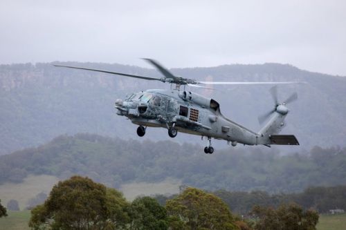 Australijska marynarka wojenna używa 23 śmigłowców morskich MH-60R (wcześniej utracono jedną maszynę), zaś w najbliższych latach dołączy do nich kolejnych 12 śmigłowców tego typu / Zdjęcie: Royal Australian Navy