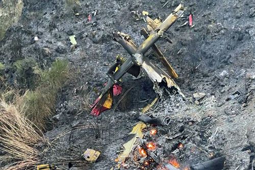 Spalony wrak samolotu gaśniczego Canadair CL-415, który rozbił się na Sycylii / Zdjęcie: Twitter