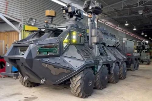 Jako nosiciela Minotaura użyto zmodyfikowanego transportera BTR-60. Opcjonalnie Minotaur ma być również montowany na okrętach / Zdjęcie: Twitter
