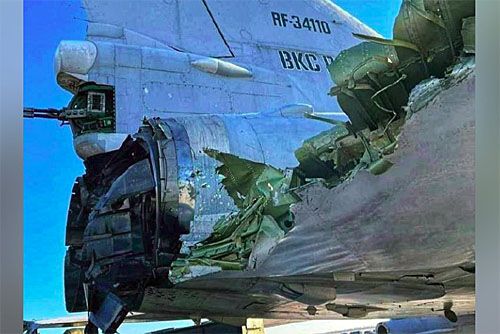 Z opublikowanych w Internecie zdjęć wynika, że w bazie Diagilewo uszkodzone zostało usterzenie poziome i zakończenie kadłuba bombowca Tu-22M3 / Zdjęcie: RVvoenkor