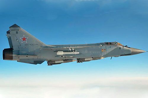 Zmodernizowany naddźwiękowy myśliwiec przechwytujący dalekiego zasięgu MiG-31BM w locie patrolowym / Zdjęcie: MO FR